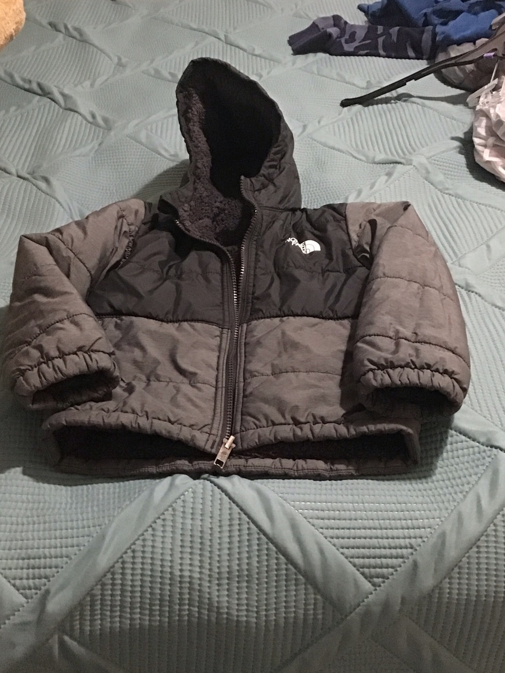 The North Face Kids Hooded Puffer Jacket in Black and Gray